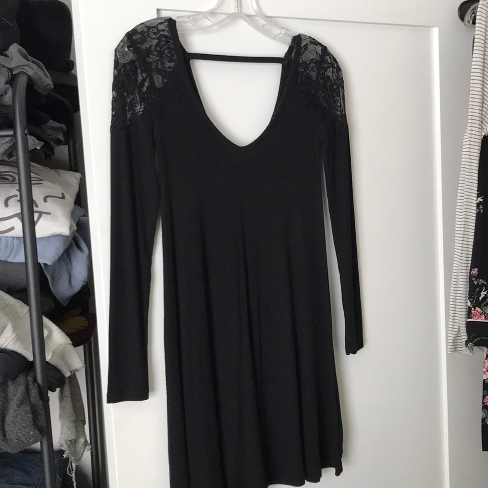 Soft dress with lace detail